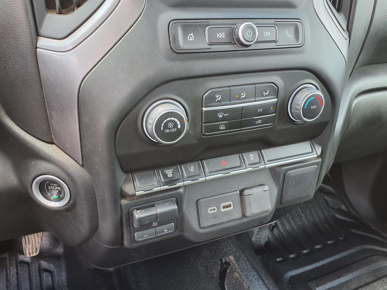 Chevrolet Silverado 3500HD 4WD Crew Cab 172" Work Truck 2024