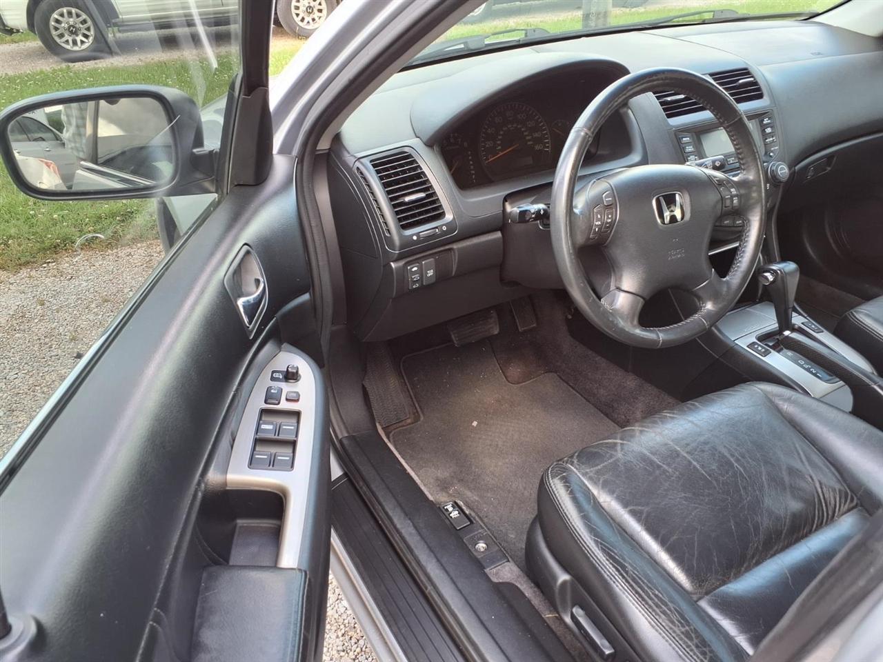 Honda Accord Sdn EX-L V6 AT 2005
