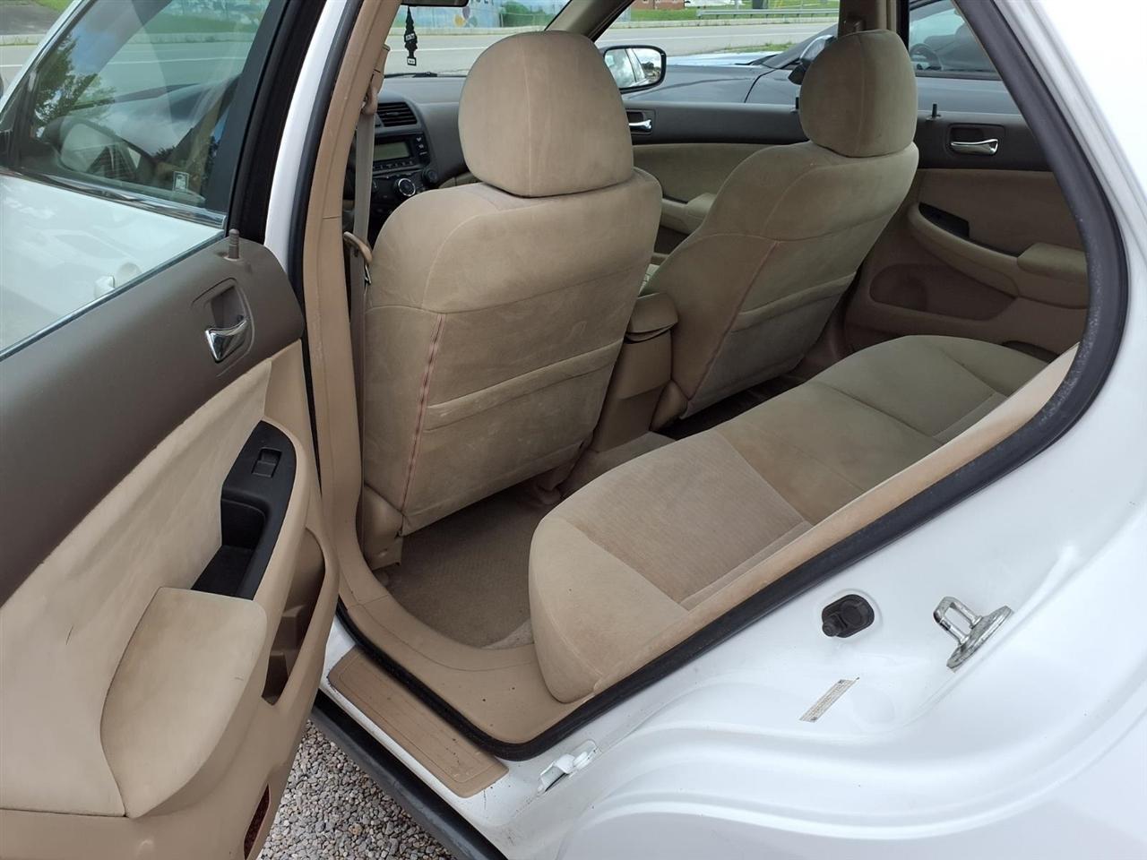 Honda Accord Sdn LX Auto 2004
