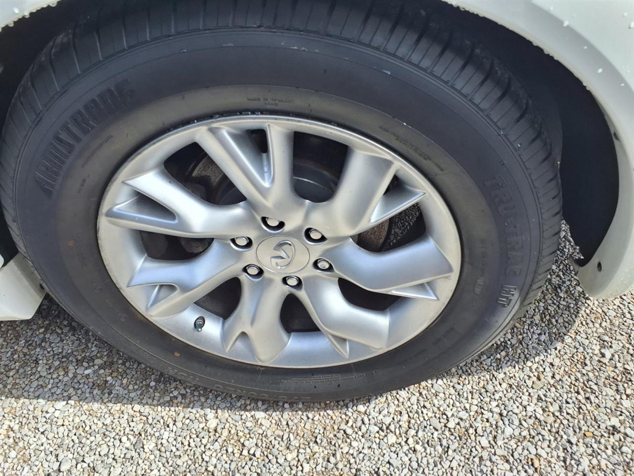 Infiniti QX56 4WD 4dr 8-passenger 2012