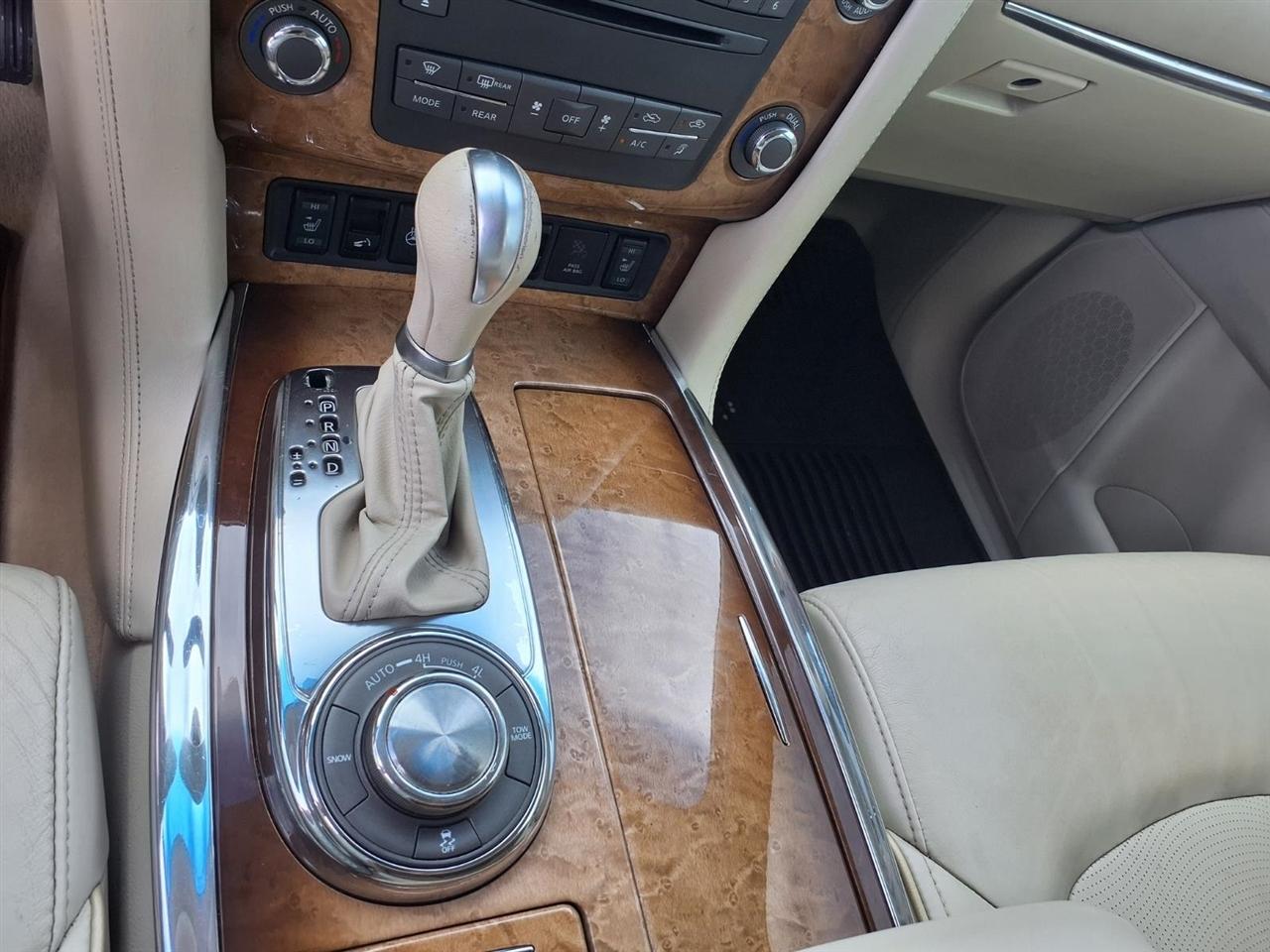 Infiniti QX56 4WD 4dr 8-passenger 2012