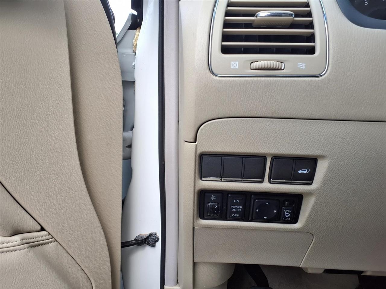 Infiniti QX56 4WD 4dr 8-passenger 2012