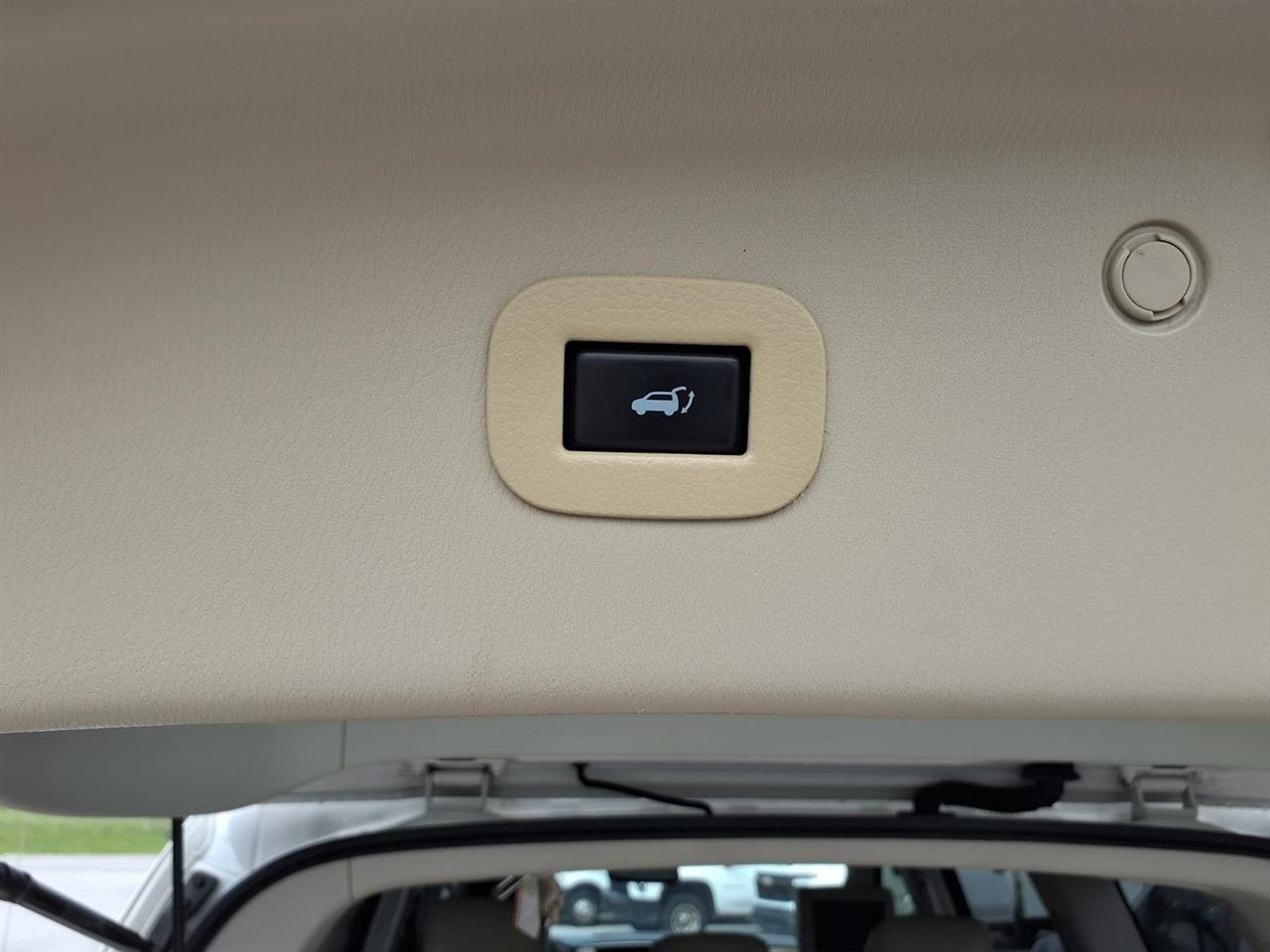 Infiniti QX56 4WD 4dr 8-passenger 2012