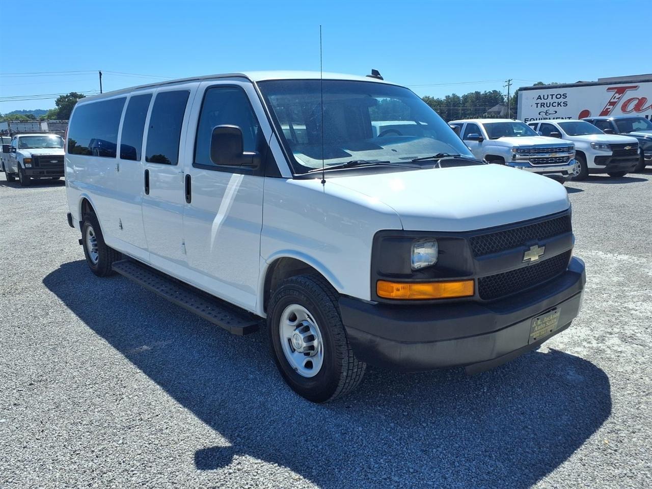 Chevrolet Express Passenger RWD 3500 155" LS w/1LS 2016