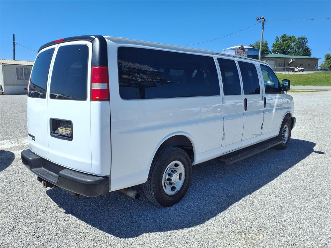 Chevrolet Express Passenger RWD 3500 155" LS w/1LS 2016