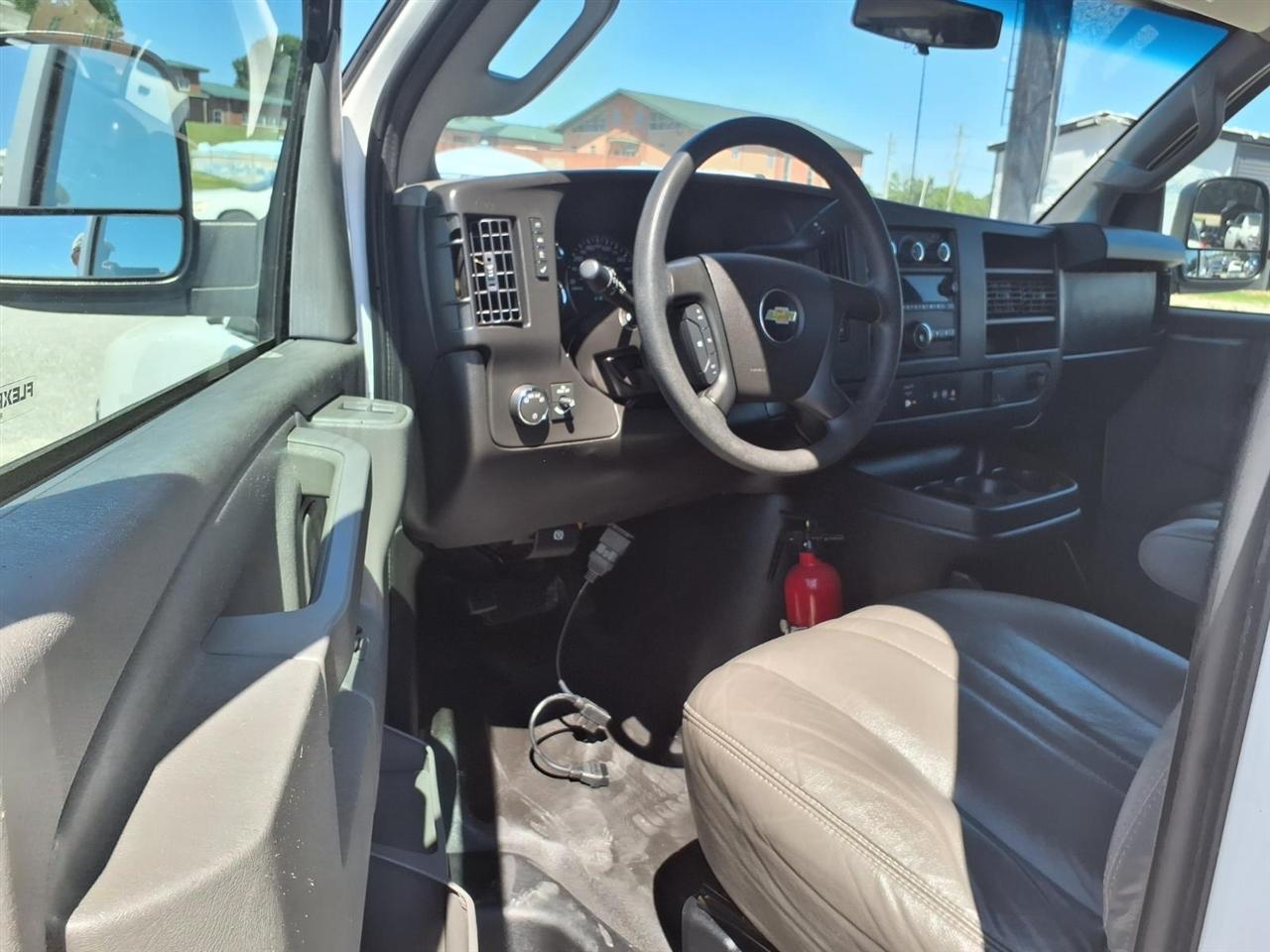 Chevrolet Express Passenger RWD 3500 155" LS w/1LS 2016