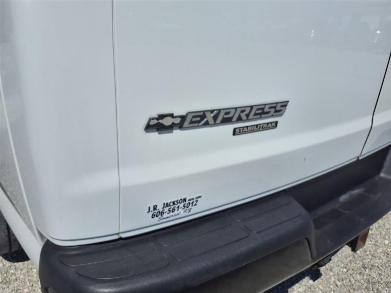 Chevrolet Express Passenger RWD 3500 155" LS w/1LS 2016
