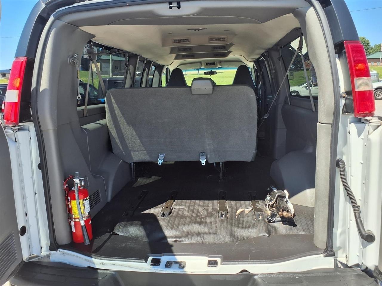 Chevrolet Express Passenger RWD 3500 155" LS w/1LS 2016