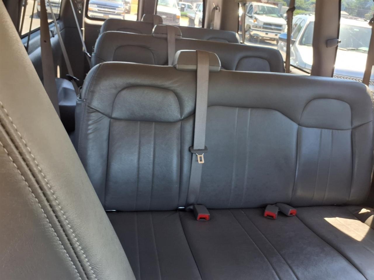 Chevrolet Express Passenger RWD 3500 155" LS w/1LS 2016
