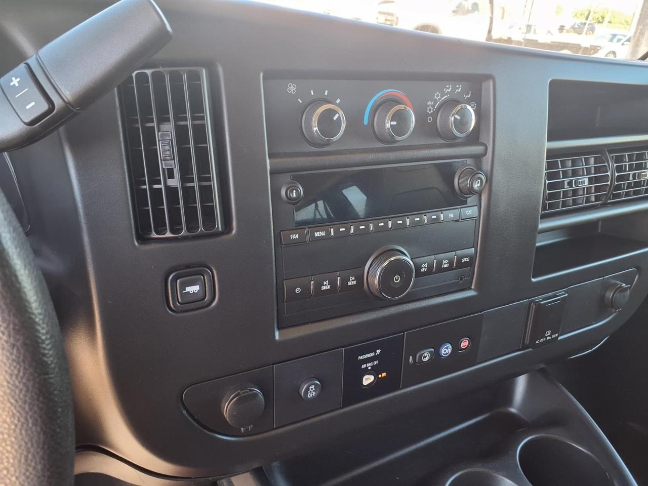 Chevrolet Express Passenger RWD 3500 155" LS w/1LS 2016