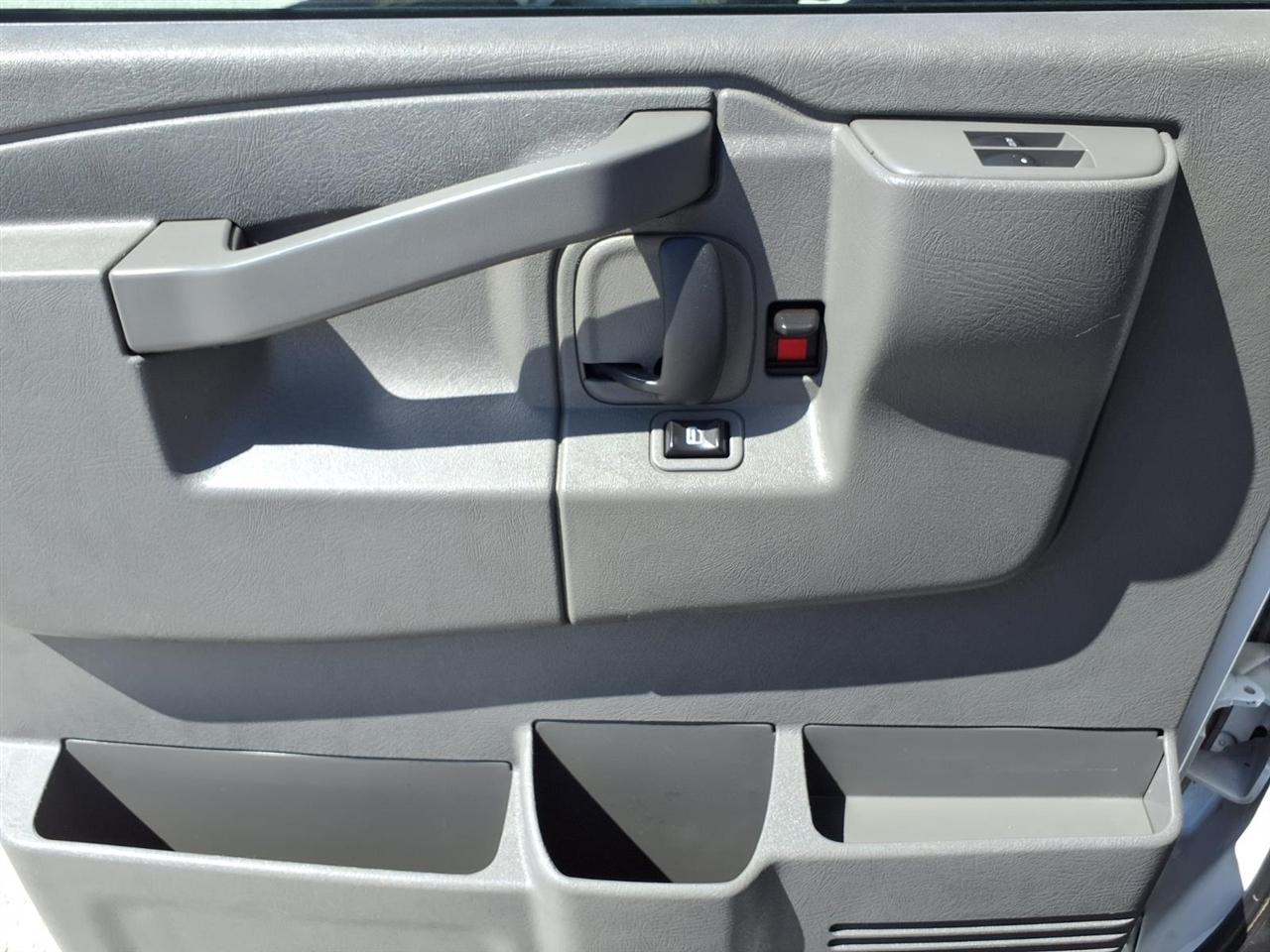 Chevrolet Express Passenger RWD 3500 155" LS w/1LS 2016