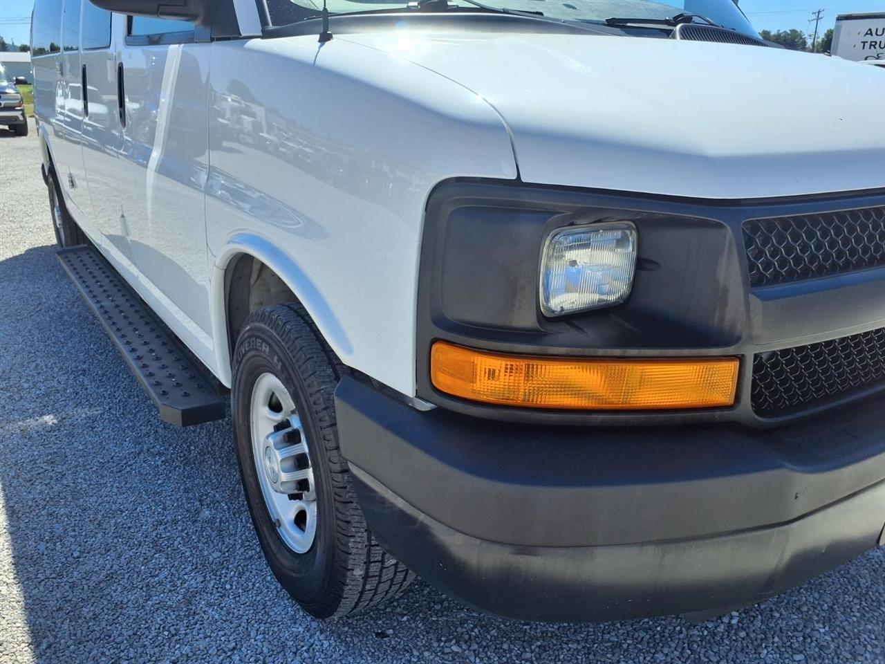 Chevrolet Express Passenger RWD 3500 155" LS w/1LS 2016