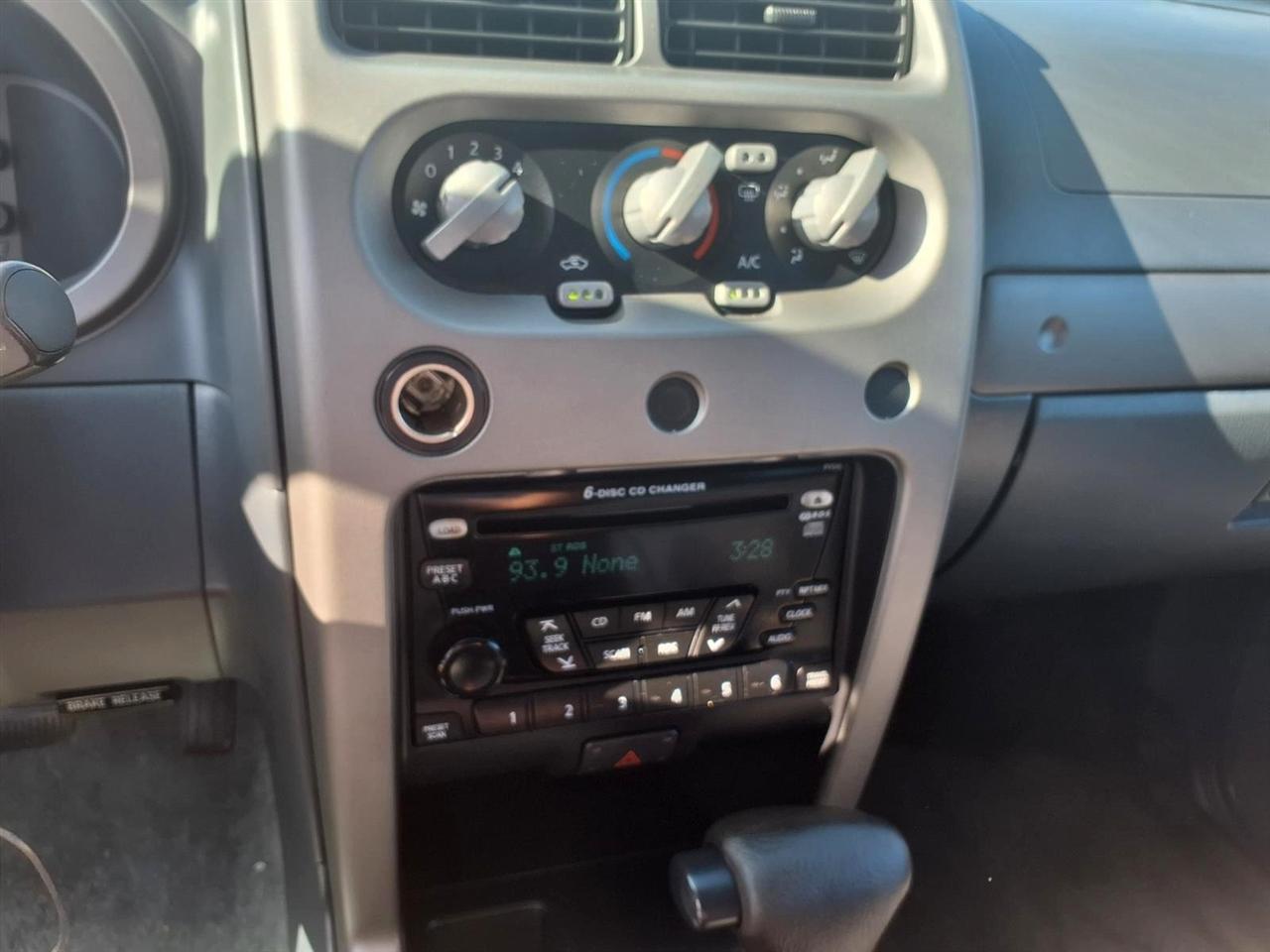 Nissan Frontier 2WD SE Crew Cab V6 Auto Std Bed 2003