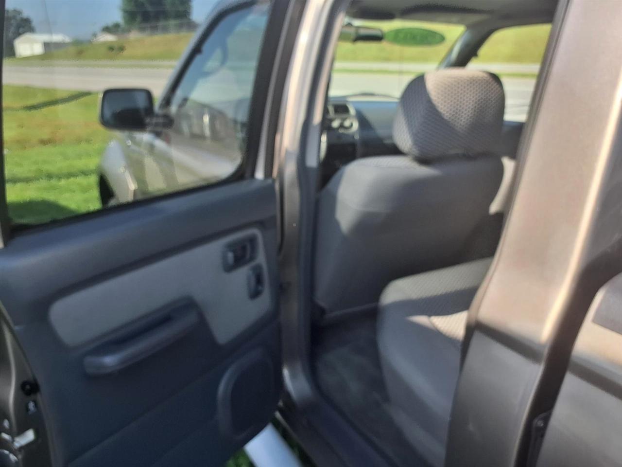 Nissan Frontier 2WD SE Crew Cab V6 Auto Std Bed 2003