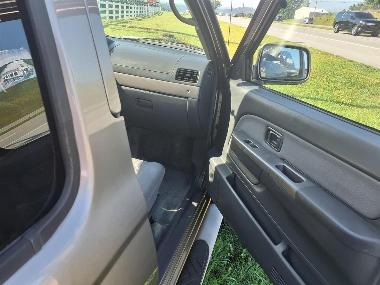 Nissan Frontier 2WD SE Crew Cab V6 Auto Std Bed 2003