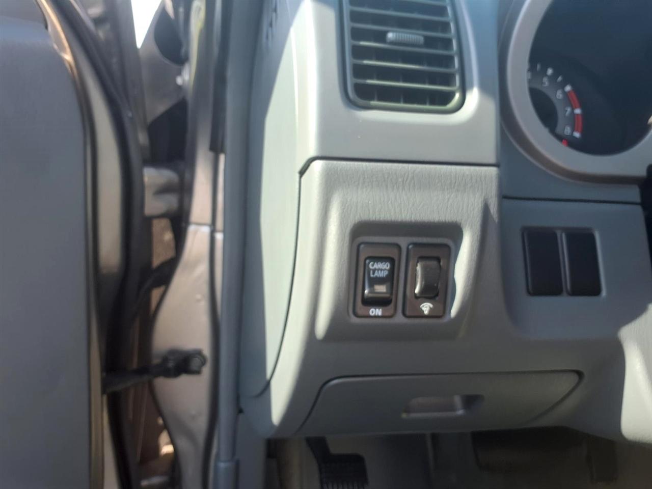 Nissan Frontier 2WD SE Crew Cab V6 Auto Std Bed 2003