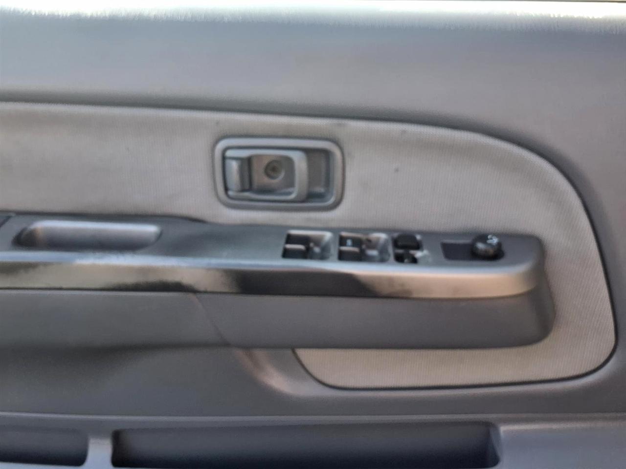 Nissan Frontier 2WD SE Crew Cab V6 Auto Std Bed 2003