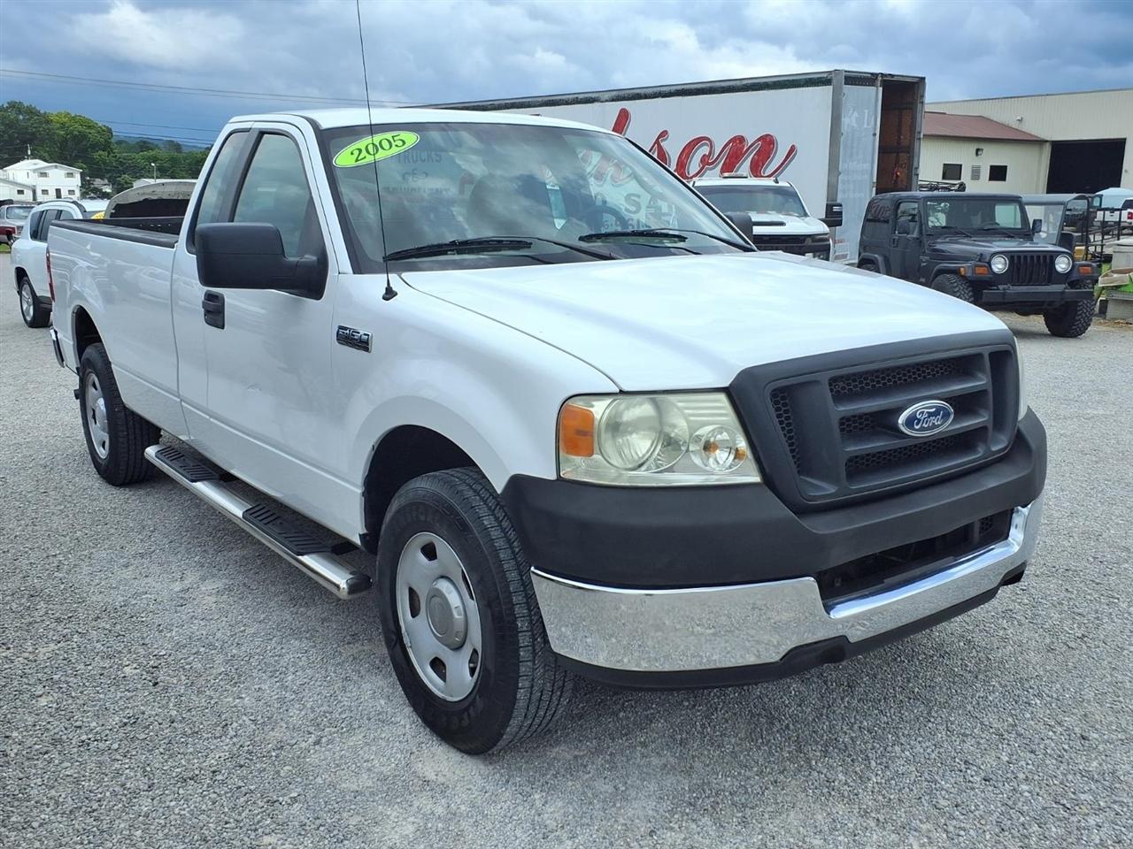 2005 Ford F-150 Reg Cab 126" XL