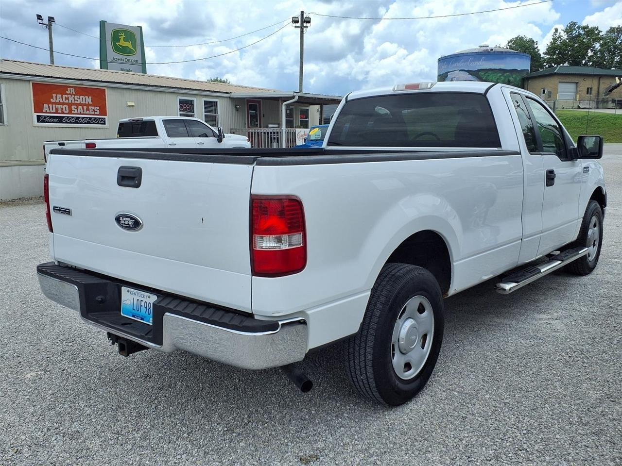 Ford F-150 Reg Cab 126" XLT 2005