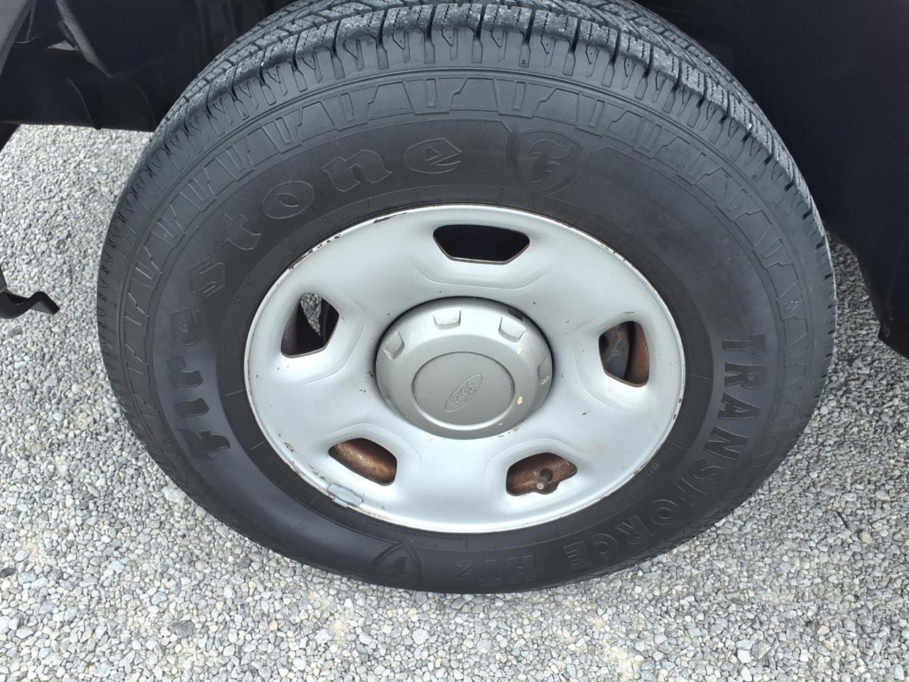 Ford F-150 Reg Cab 126" XLT 2005
