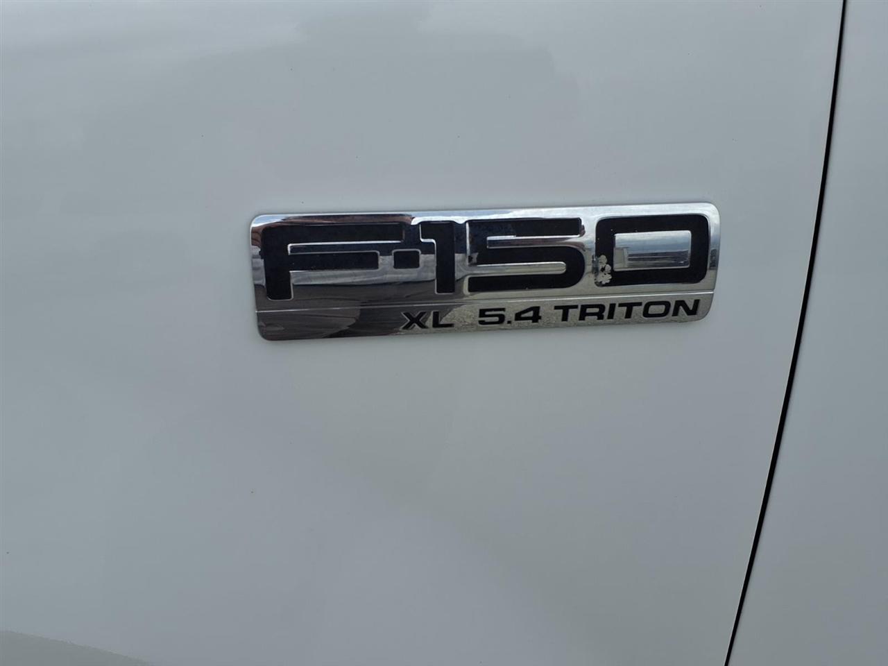 Ford F-150 Reg Cab 126" XLT 2005
