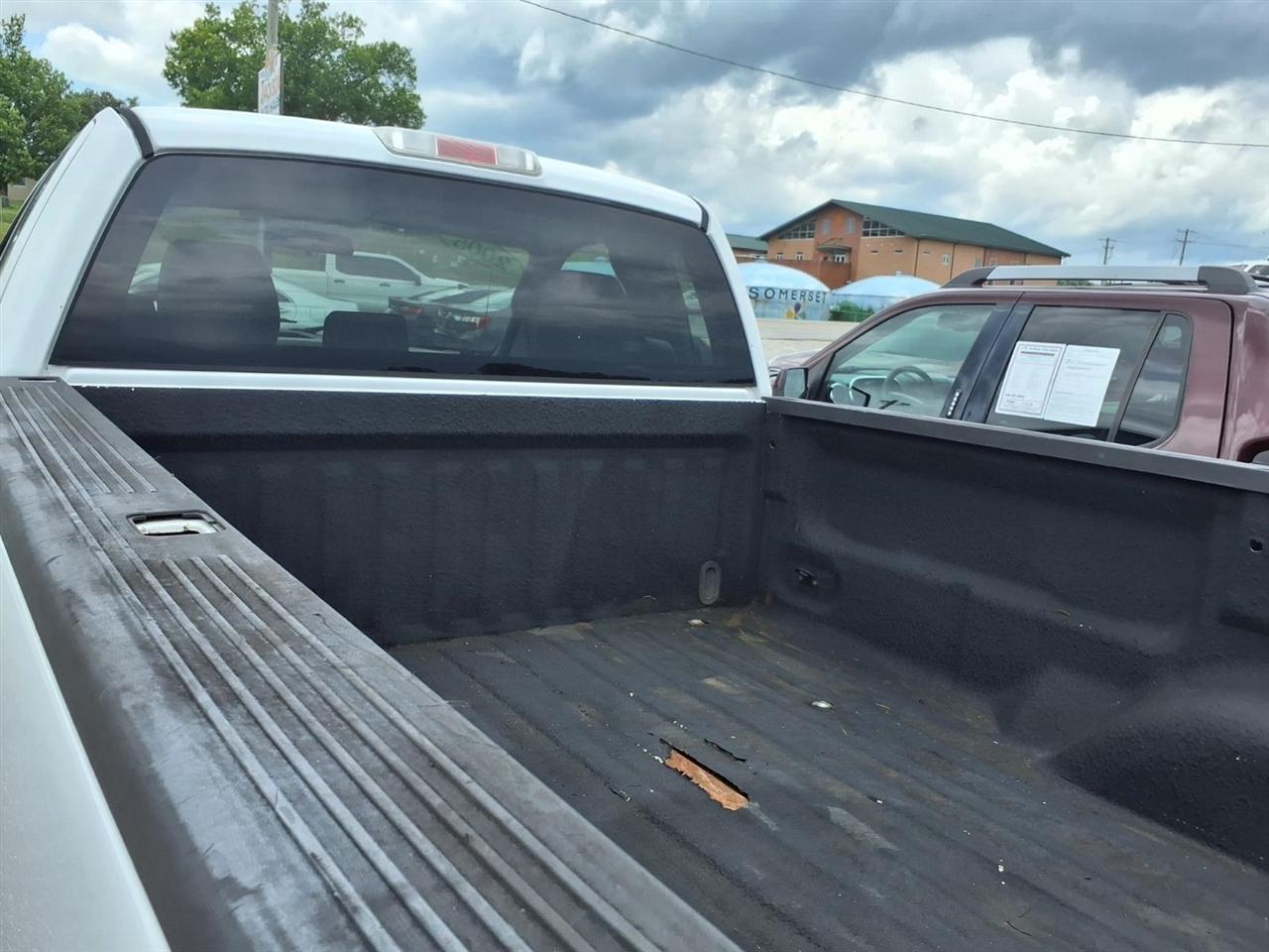 Ford F-150 Reg Cab 126" XLT 2005