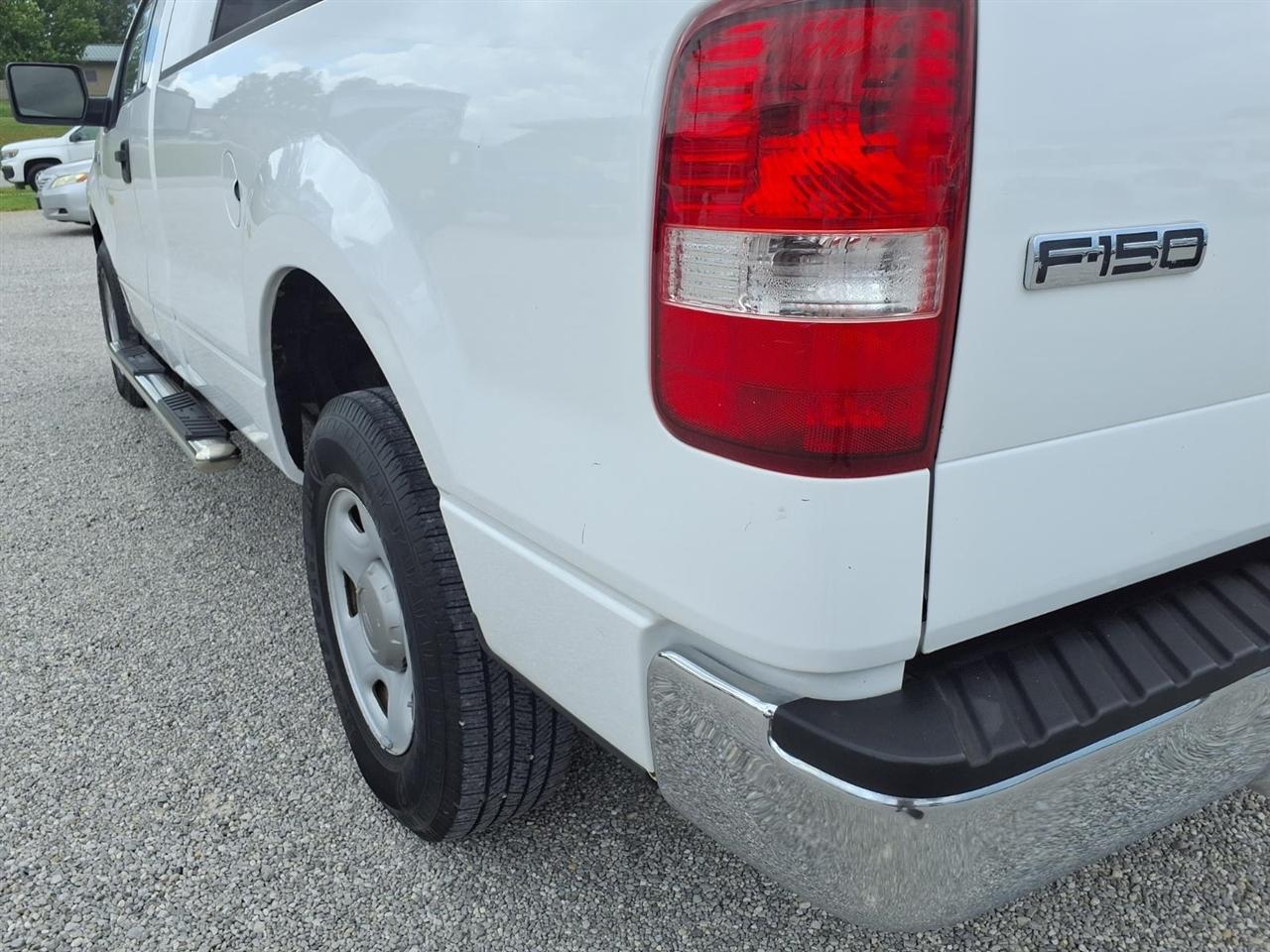 Ford F-150 Reg Cab 126" XLT 2005