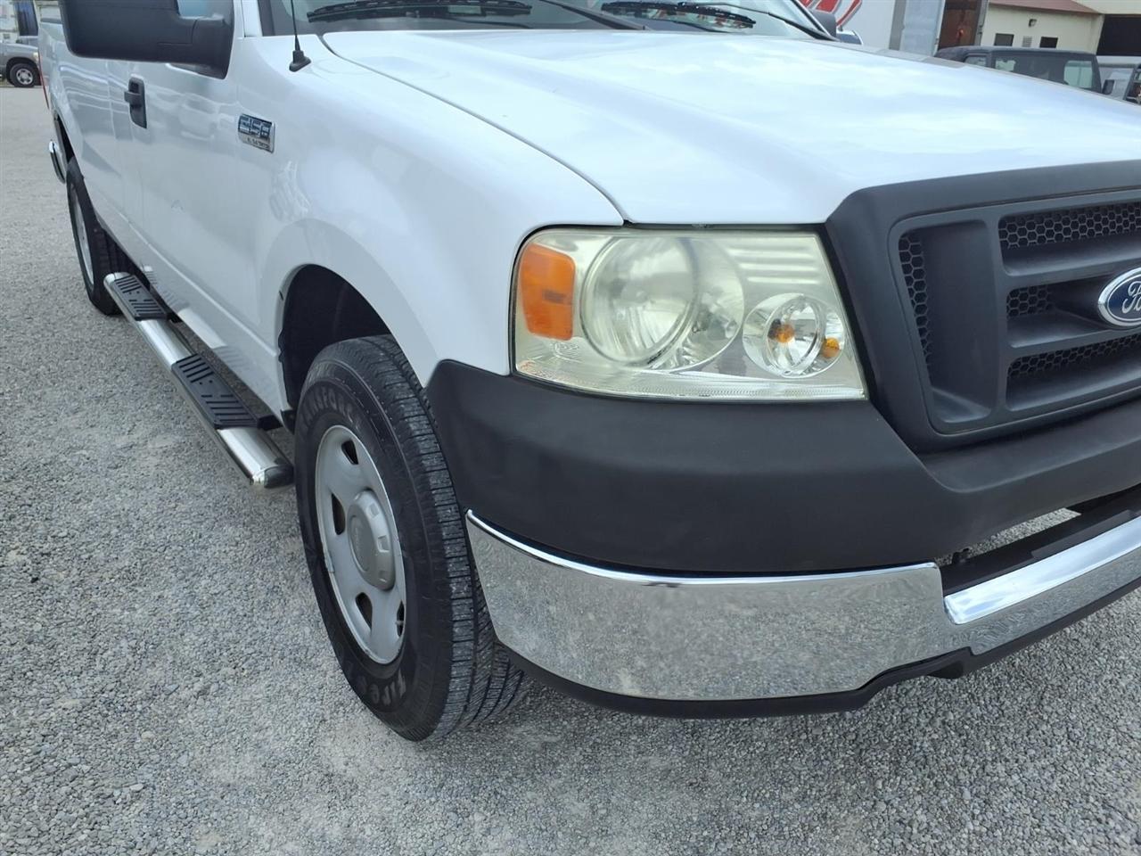 Ford F-150 Reg Cab 126" XLT 2005