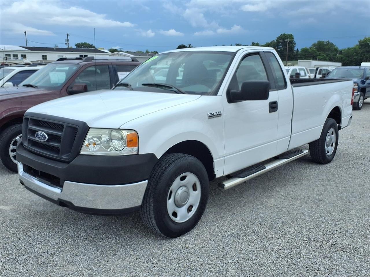 2005 Ford F-150 Reg Cab 126" XL