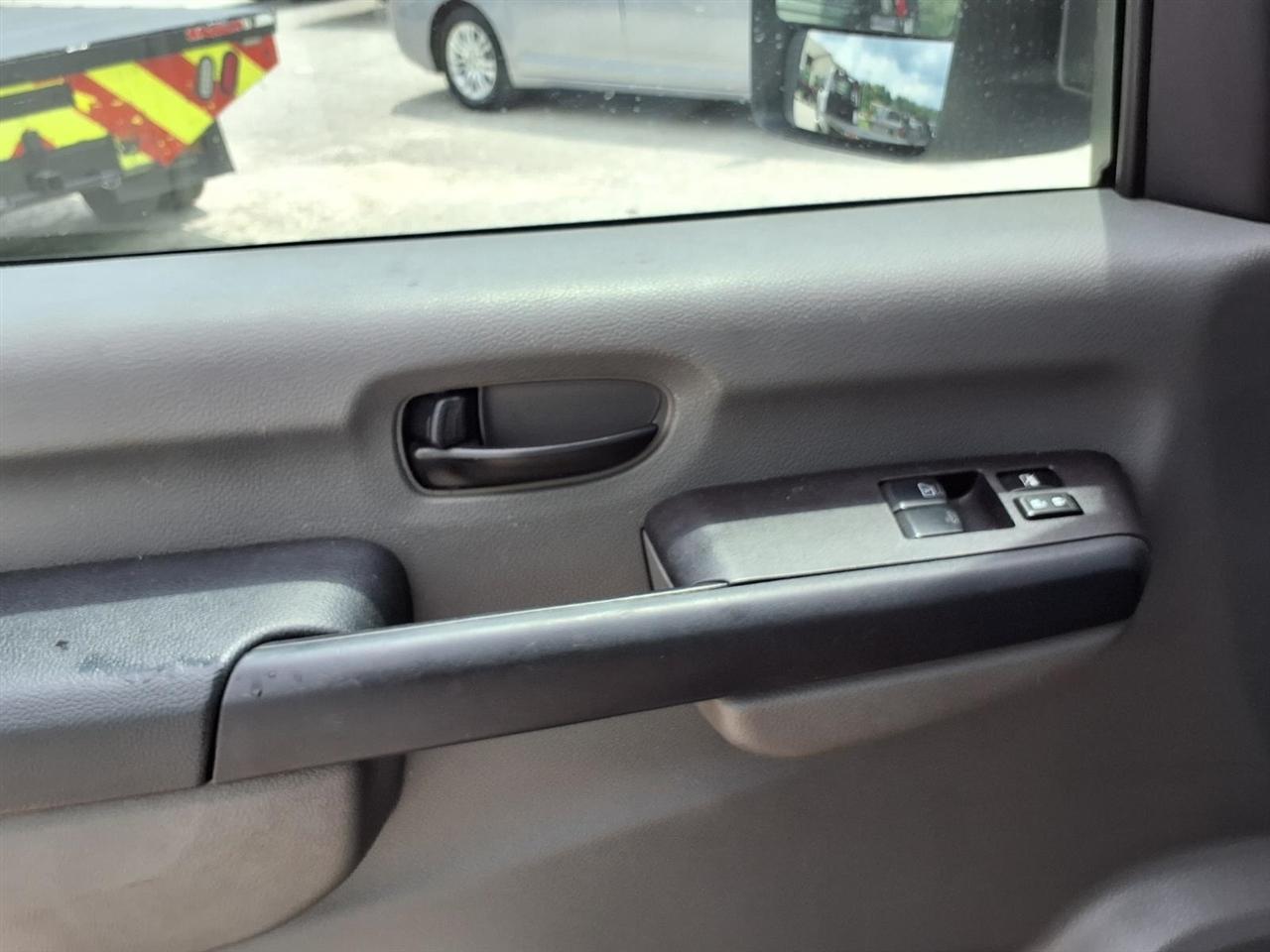 Nissan NV High Roof 2500 V6 SL 2015