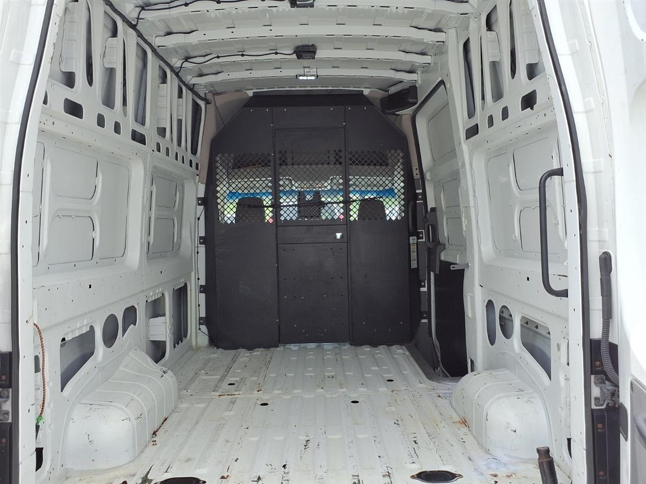 Nissan NV High Roof 2500 V6 SL 2015