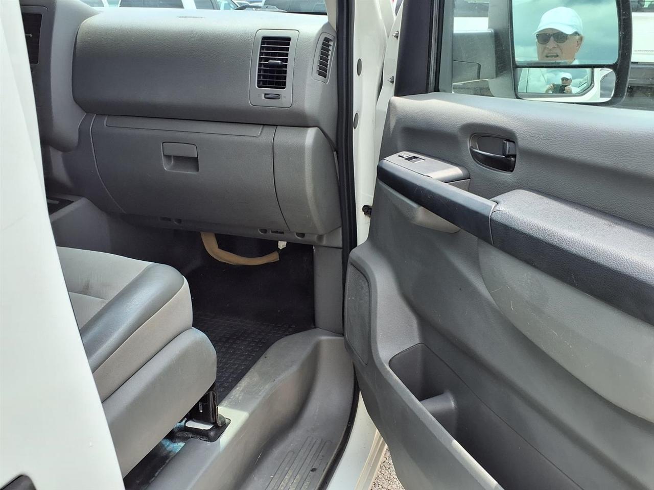 Nissan NV High Roof 2500 V6 SL 2015