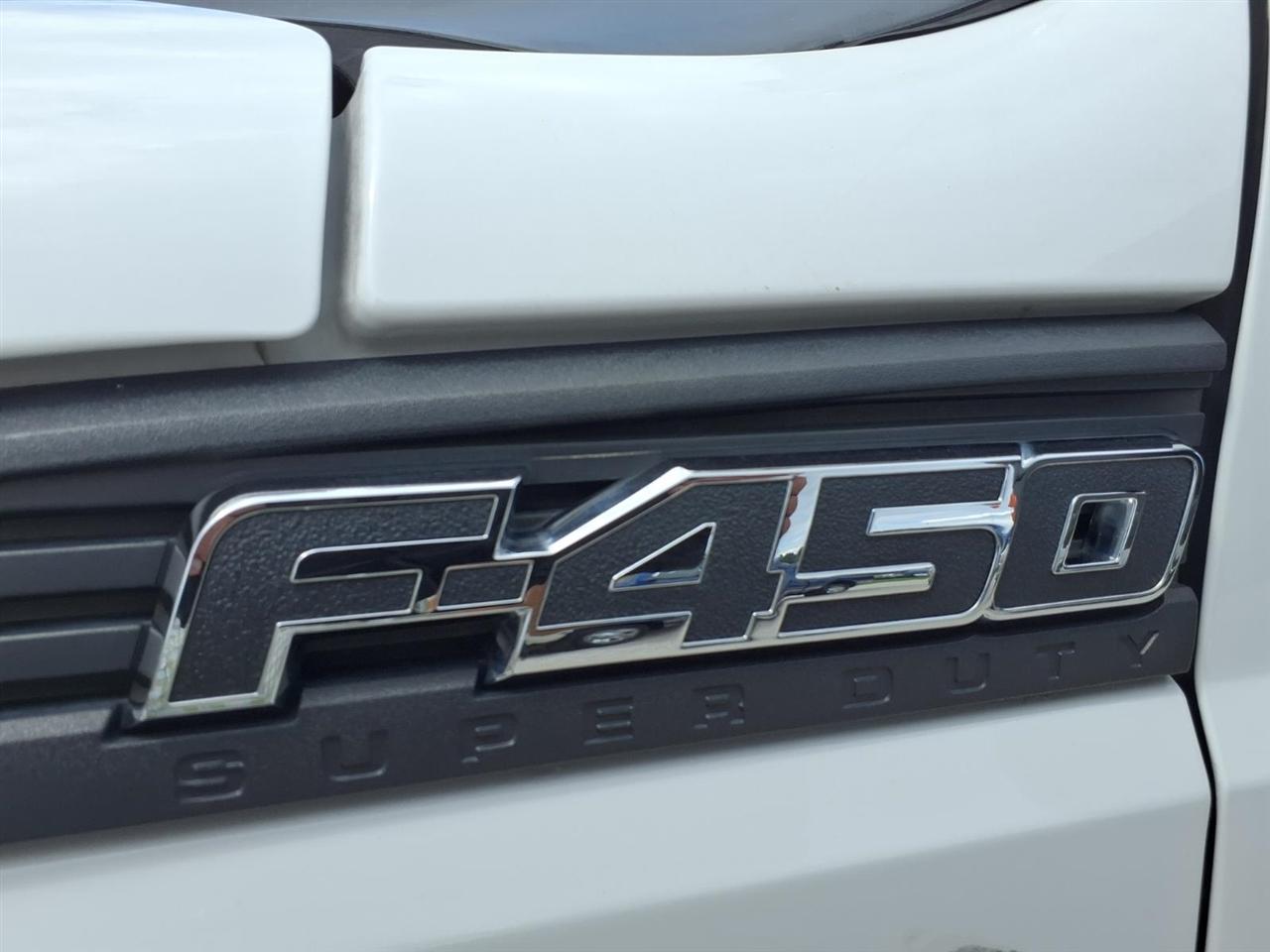 Ford Super Duty F-450 DRW 2WD Reg Cab 141" WB 60" CA XLT 2013