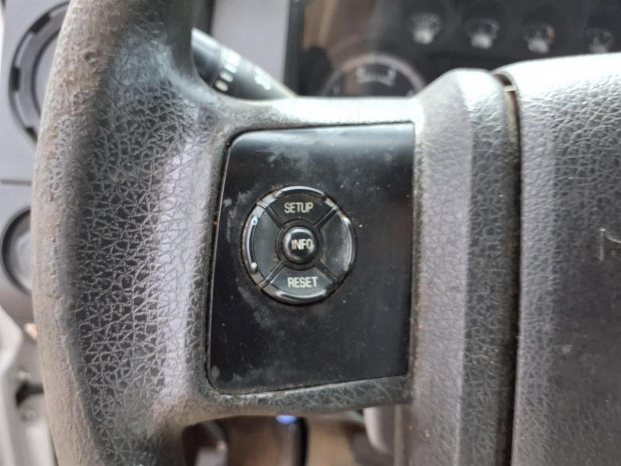 Ford Super Duty F-450 DRW 2WD Reg Cab 141" WB 60" CA XLT 2013