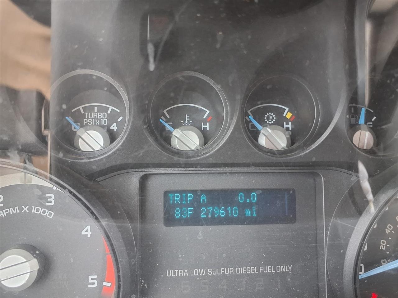 Ford Super Duty F-450 DRW 2WD Reg Cab 141" WB 60" CA XLT 2013