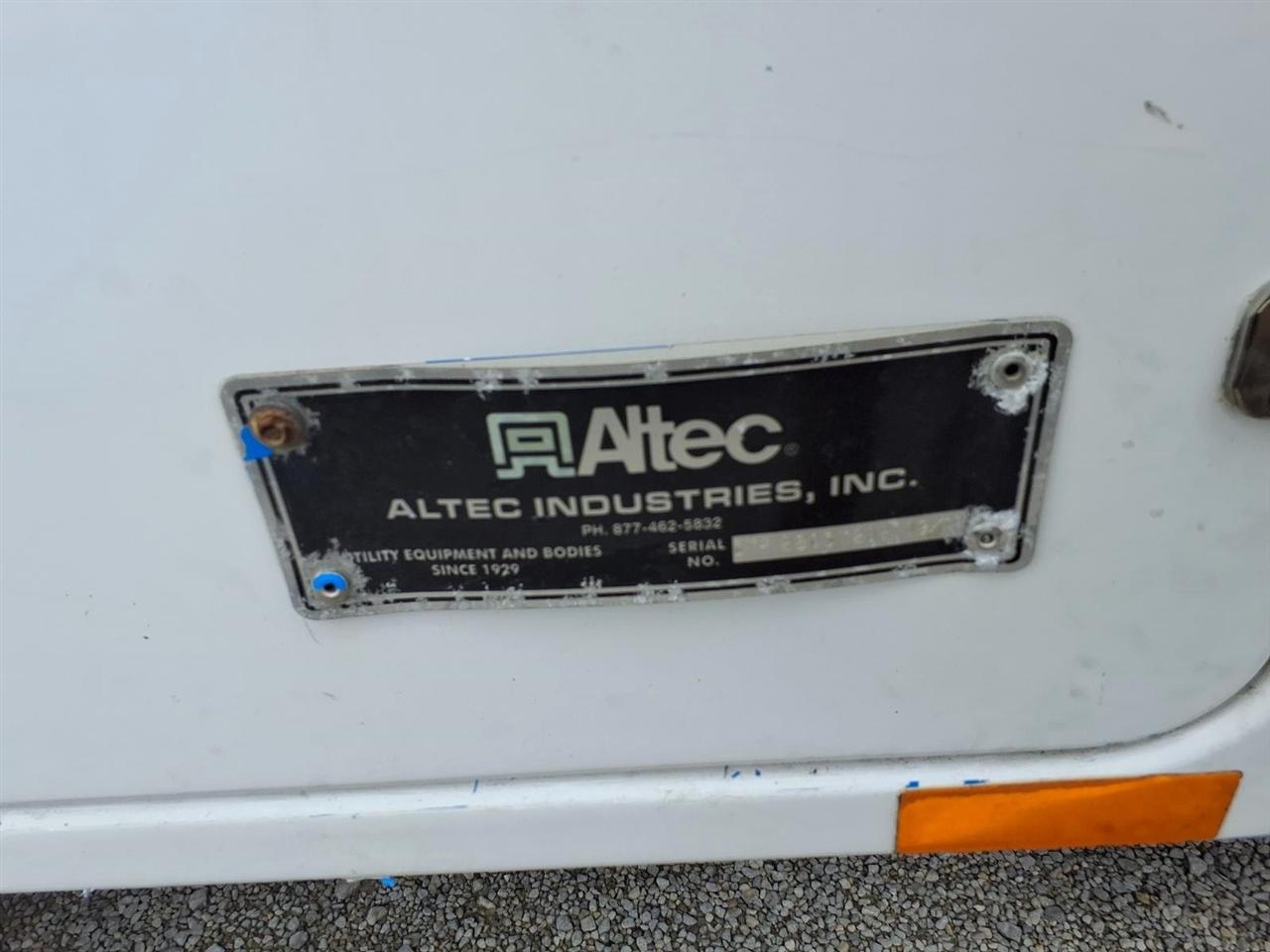 Ford Super Duty F-450 DRW 2WD Reg Cab 141" WB 60" CA XLT 2013