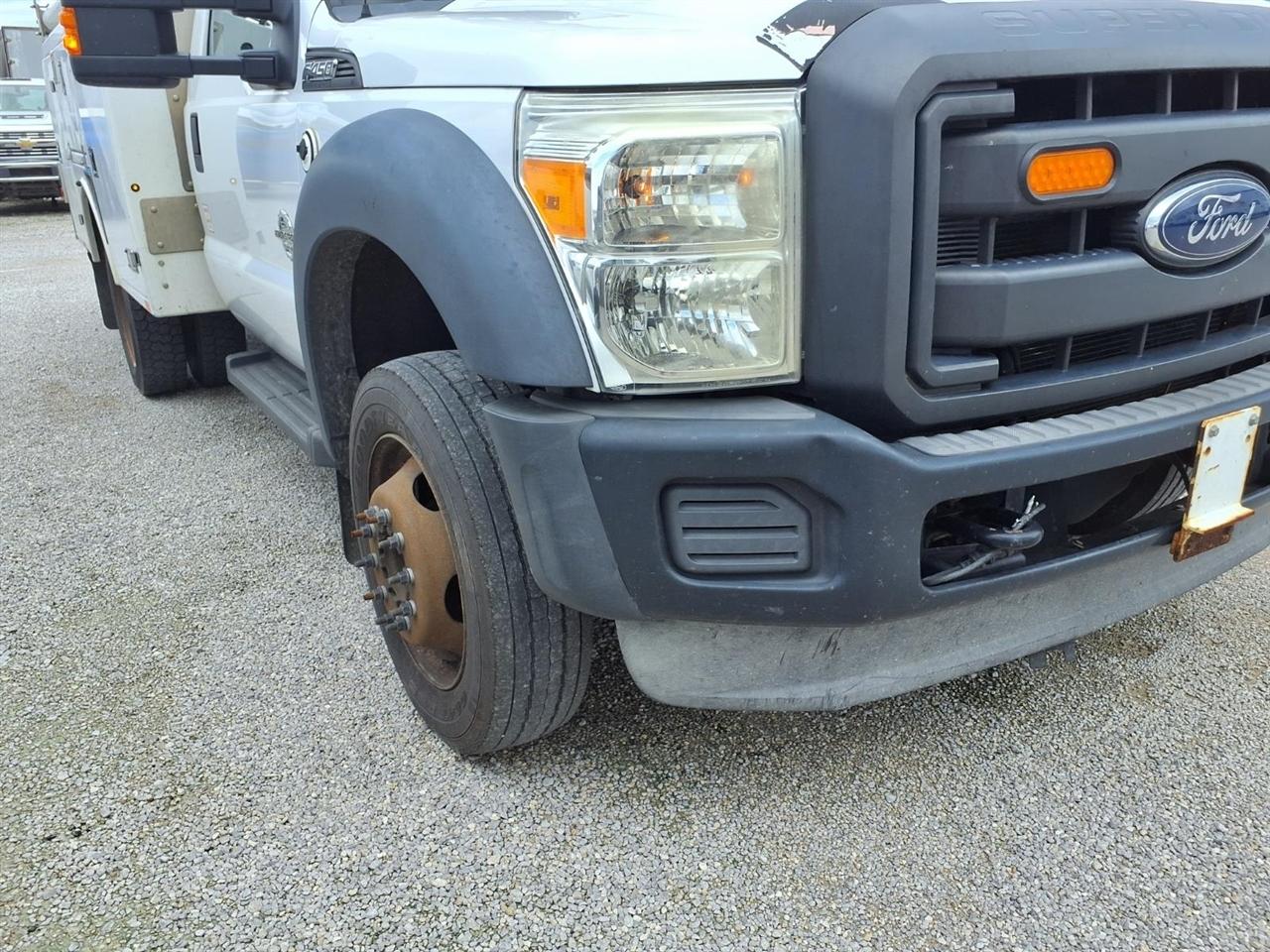 Ford Super Duty F-450 DRW 2WD Reg Cab 141" WB 60" CA XLT 2013