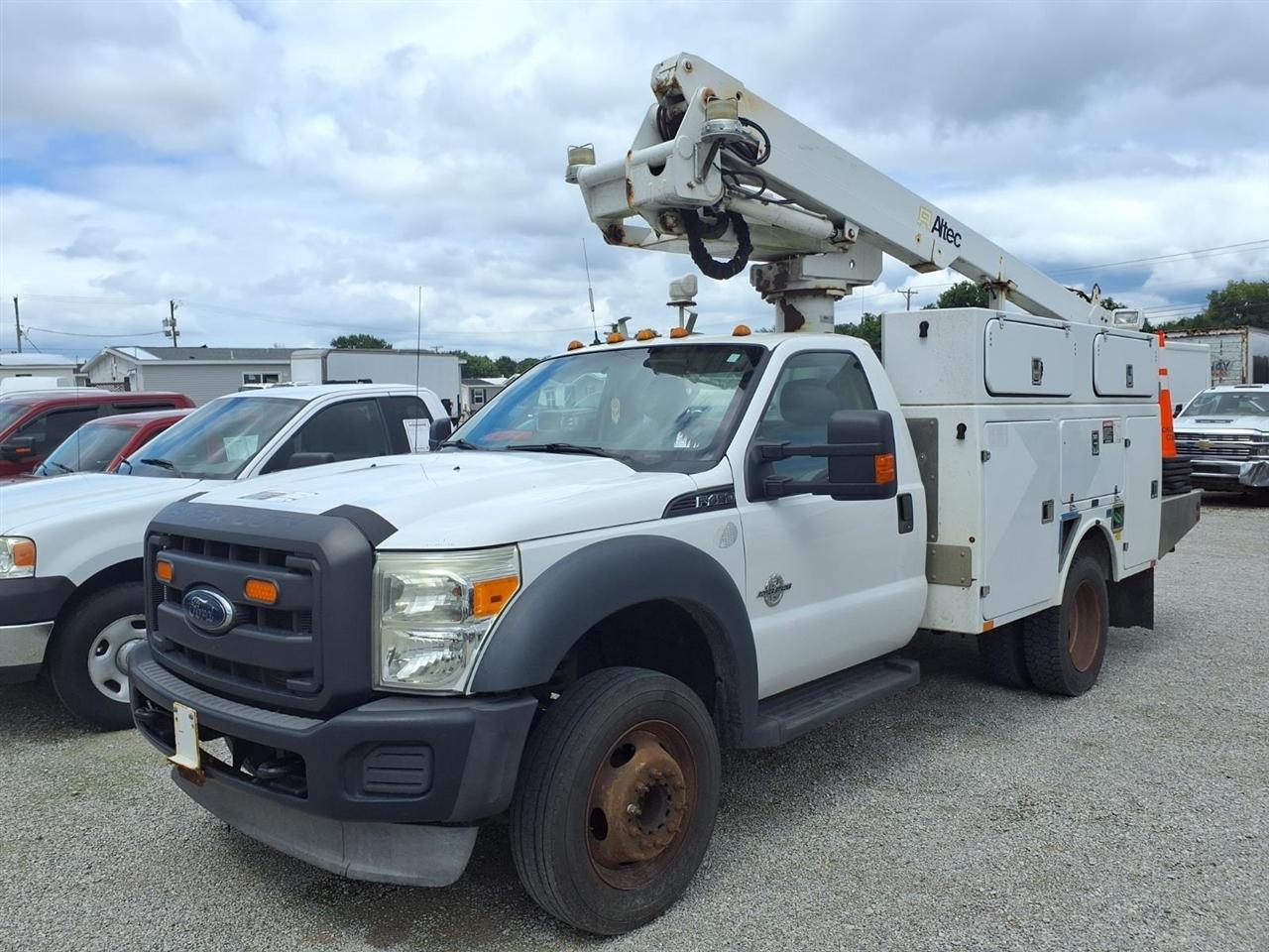 2013 Ford Super Duty F-450 DRW 2WD Reg Cab 141" WB 60" CA XL