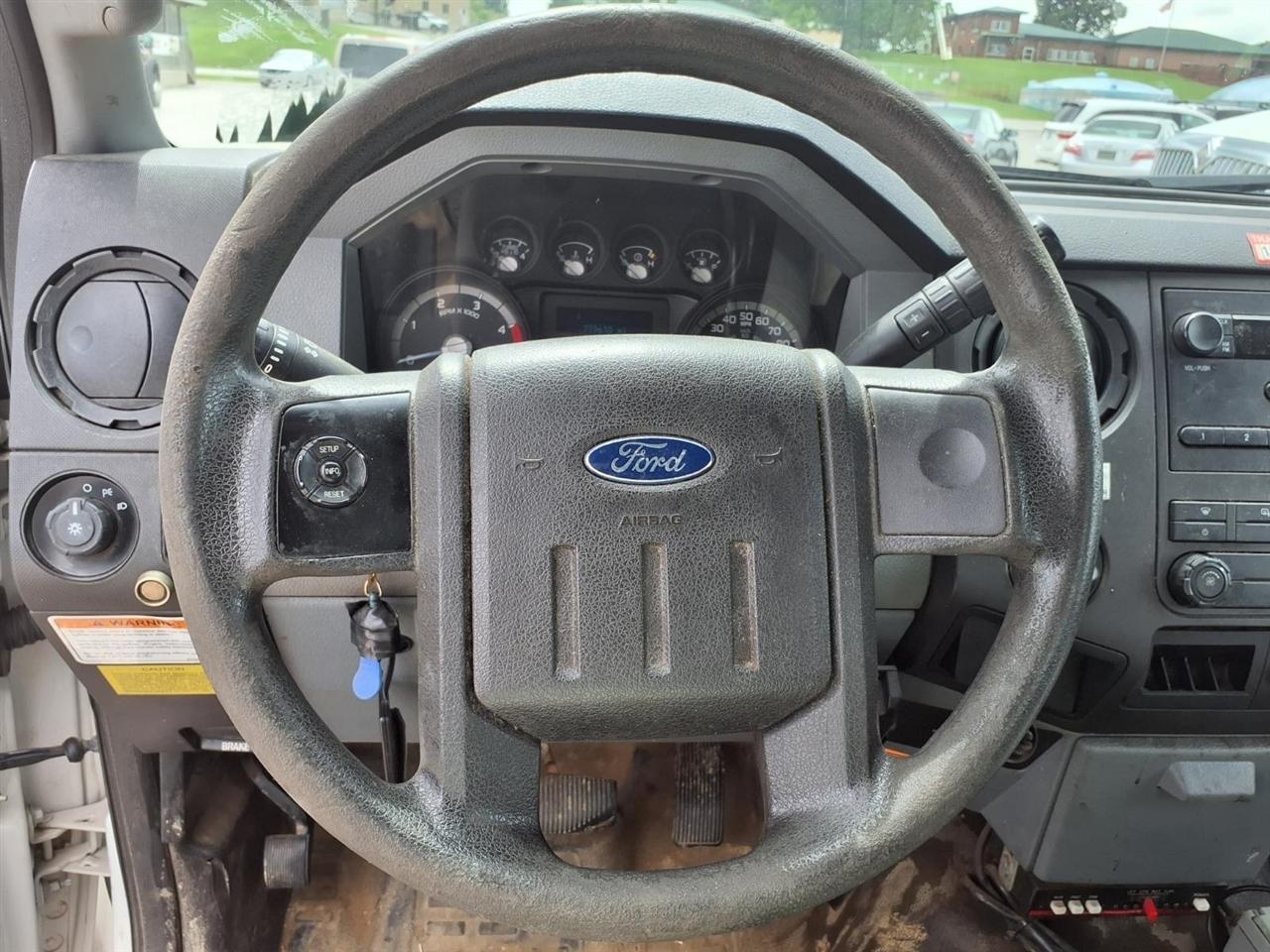 Ford Super Duty F-450 DRW 2WD Reg Cab 141" WB 60" CA XLT 2013