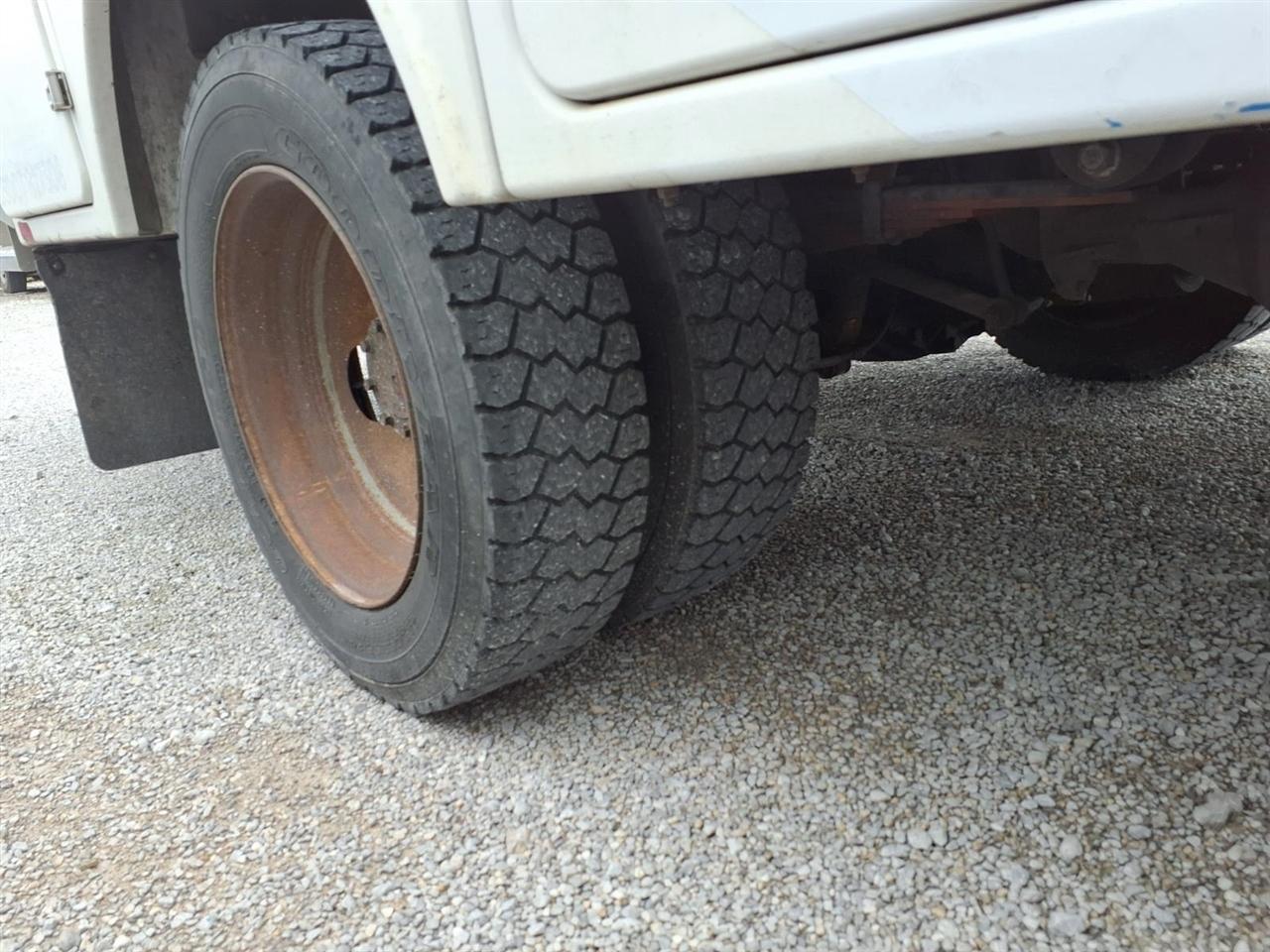 Ford Super Duty F-450 DRW 2WD Reg Cab 141" WB 60" CA XLT 2013