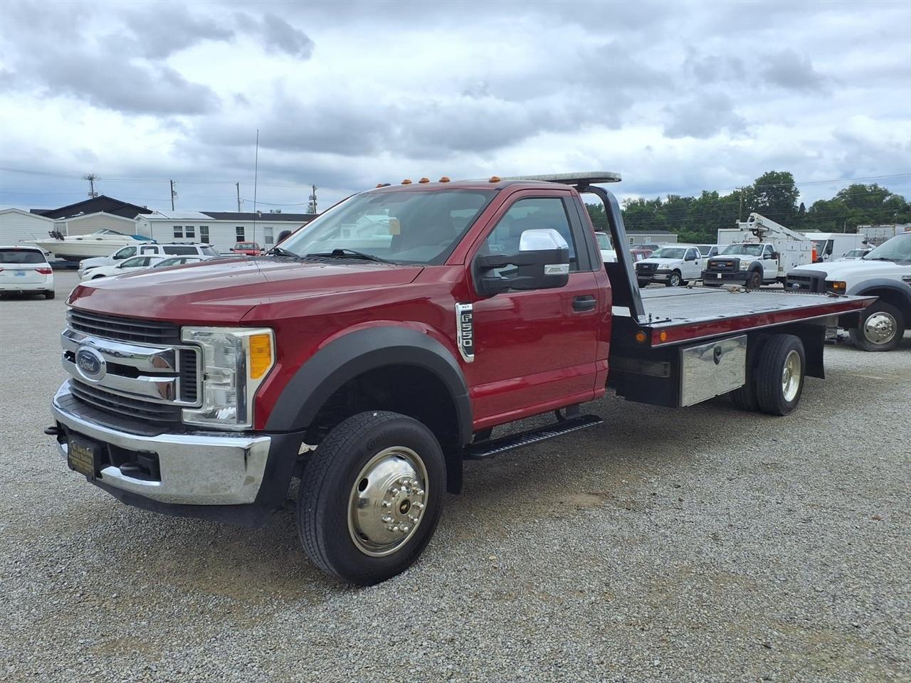 Ford Super Duty F-550 DRW XLT 2WD Reg Cab 169" WB 84" CA 2017
