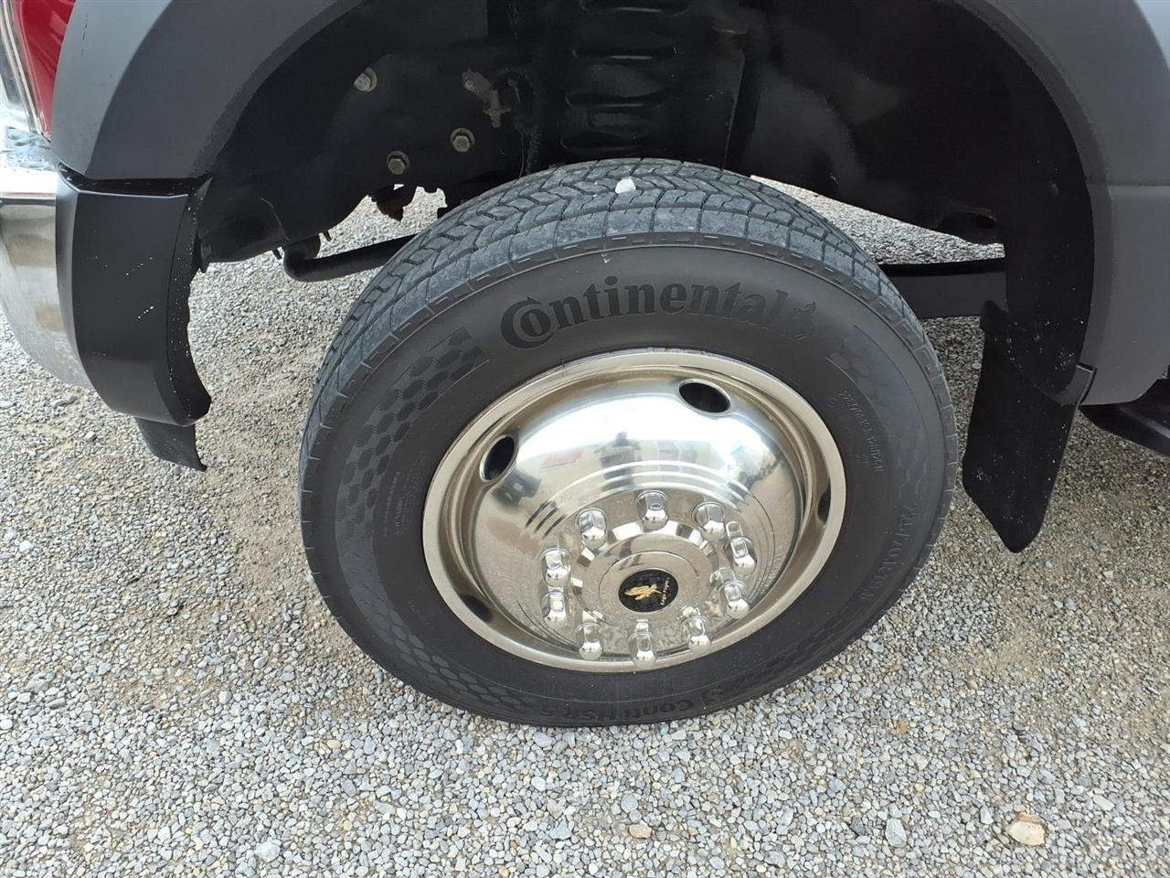 Ford Super Duty F-550 DRW XLT 2WD Reg Cab 169" WB 84" CA 2017