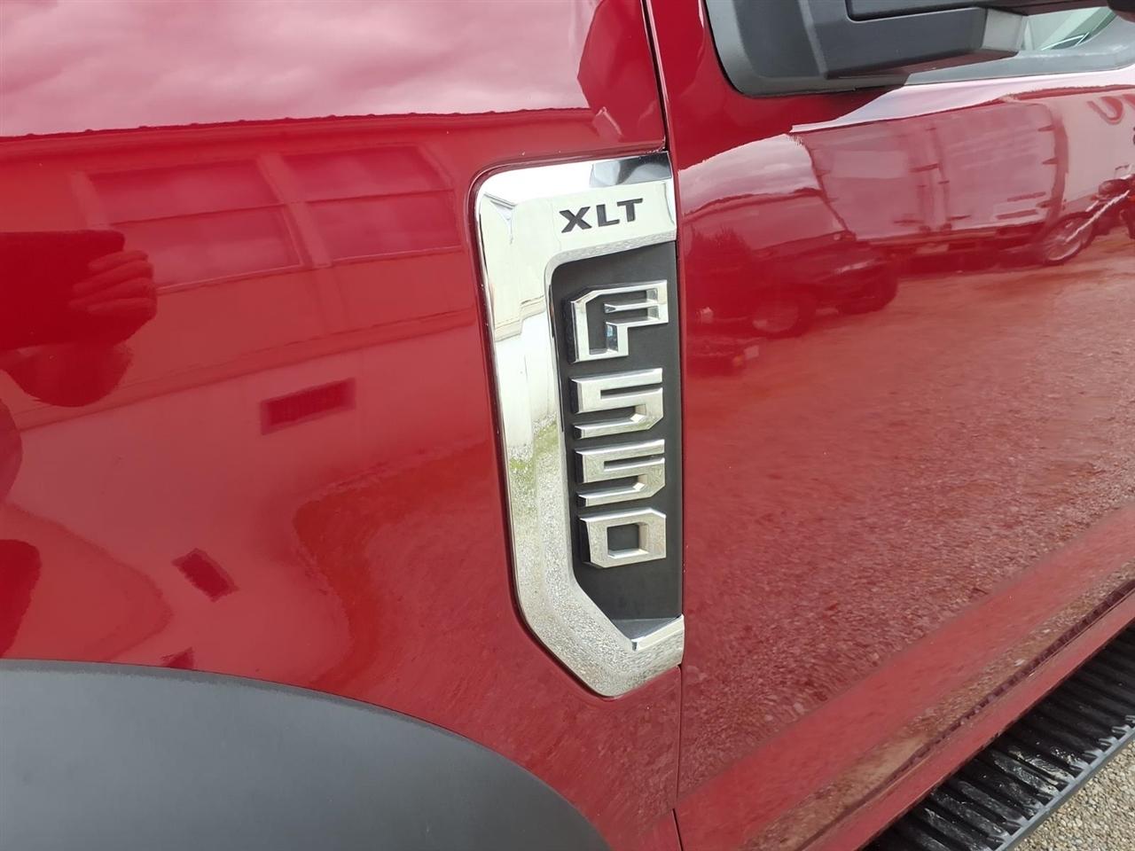 Ford Super Duty F-550 DRW XLT 2WD Reg Cab 169" WB 84" CA 2017