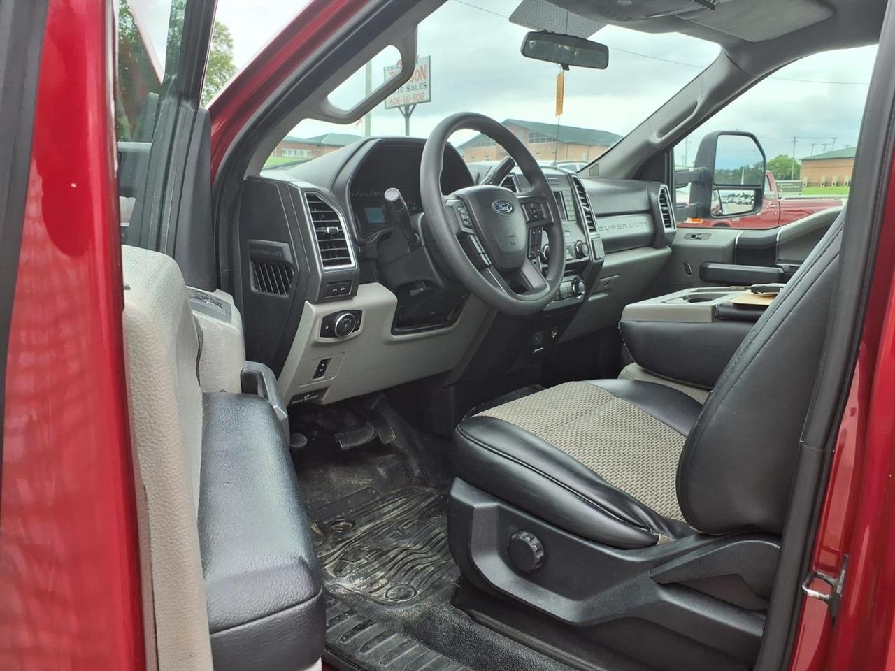 Ford Super Duty F-550 DRW XLT 2WD Reg Cab 169" WB 84" CA 2017