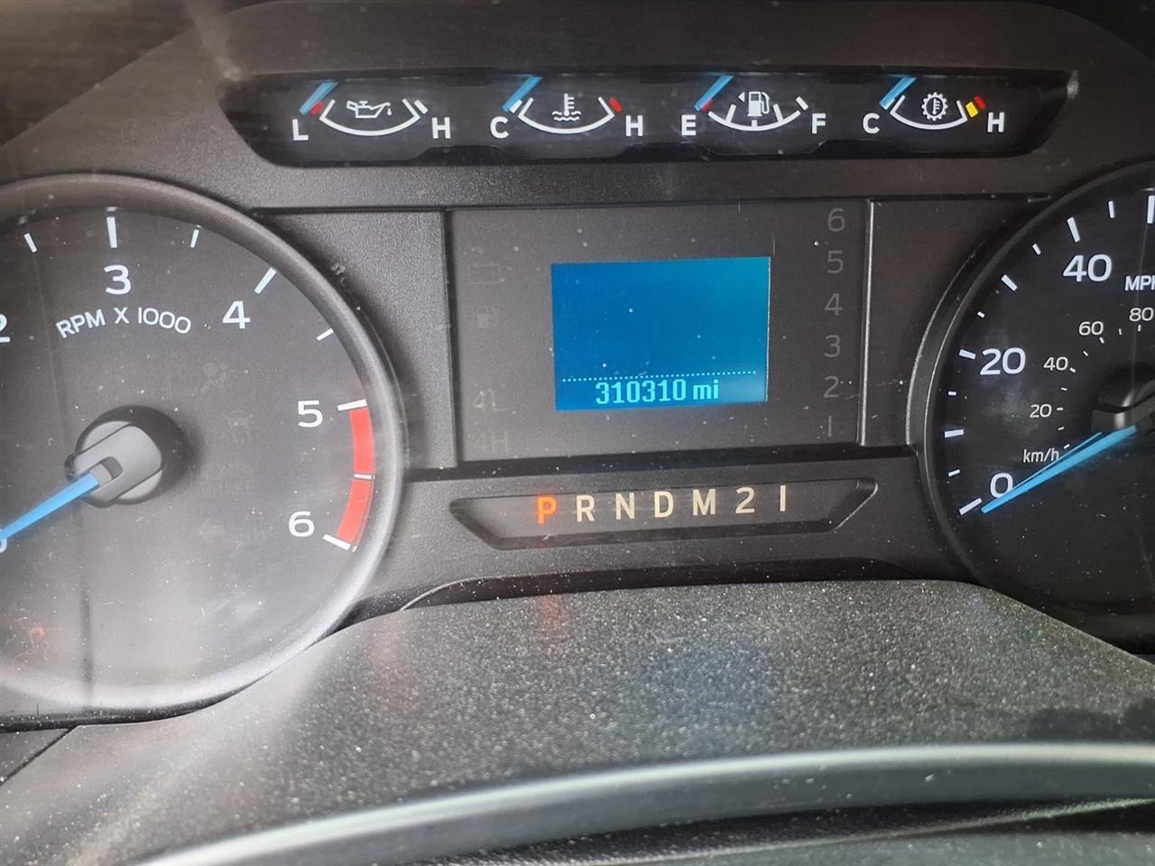 Ford Super Duty F-550 DRW XLT 2WD Reg Cab 169" WB 84" CA 2017