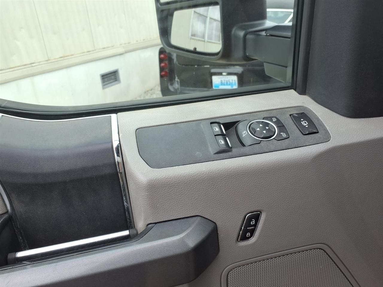 Ford Super Duty F-550 DRW XLT 2WD Reg Cab 169" WB 84" CA 2017