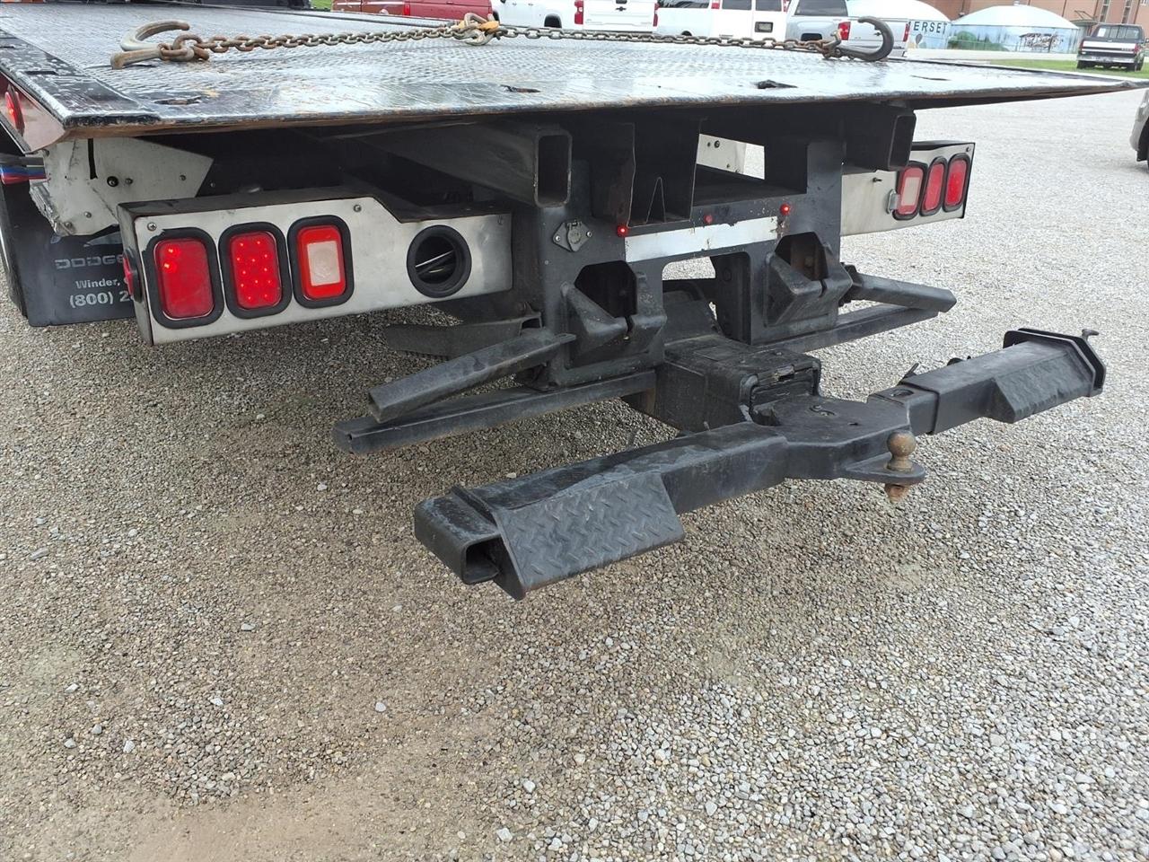 Ford Super Duty F-550 DRW XLT 2WD Reg Cab 169" WB 84" CA 2017