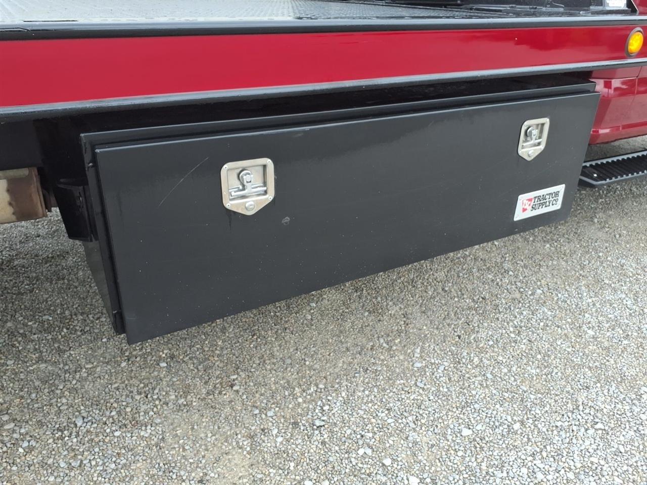 Ford Super Duty F-550 DRW XLT 2WD Reg Cab 169" WB 84" CA 2017