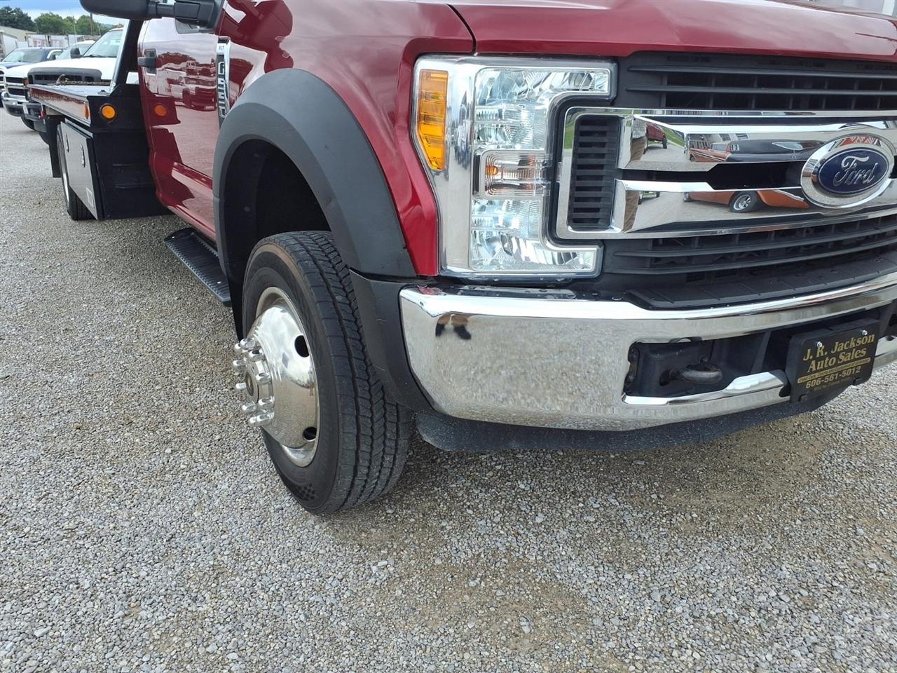 Ford Super Duty F-550 DRW XLT 2WD Reg Cab 169" WB 84" CA 2017