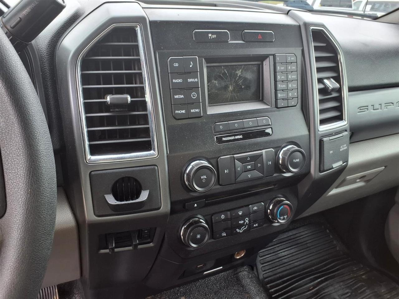 Ford Super Duty F-550 DRW XLT 2WD Reg Cab 169" WB 84" CA 2017
